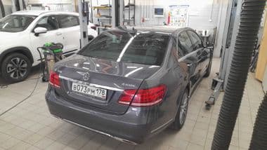 Mercedes-Benz E-класс 2013 года, 175 908 км - вид 2