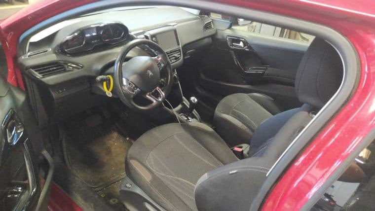 Peugeot 208, 2013 - вид 4