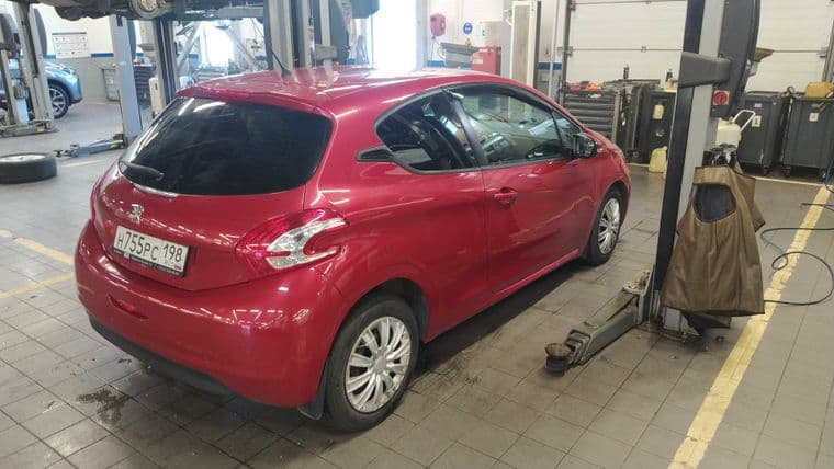 Peugeot 208, 2013 - вид 2