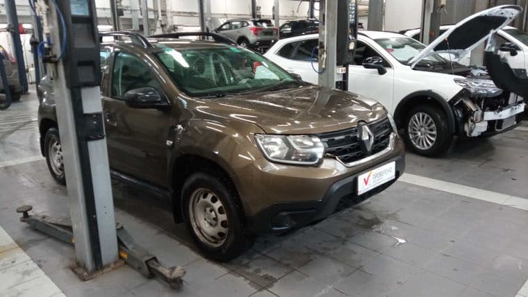 Renault Duster 2021 года, 141 946 км - вид 2