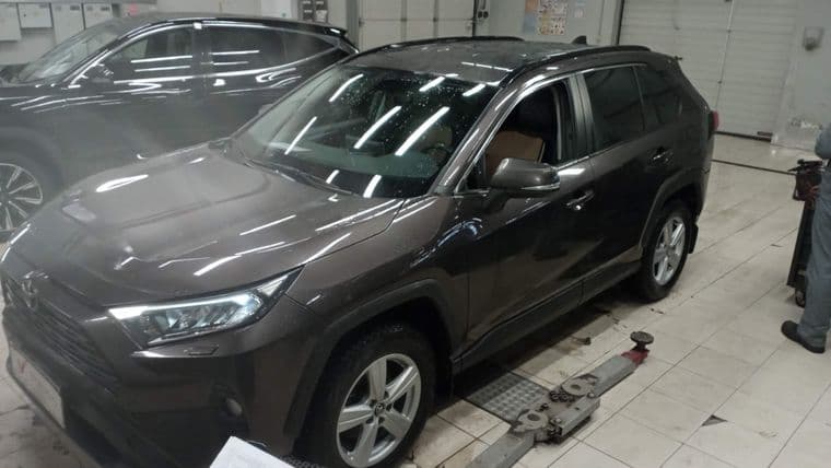 Toyota RAV4 2021 года, 71 716 км - вид 1