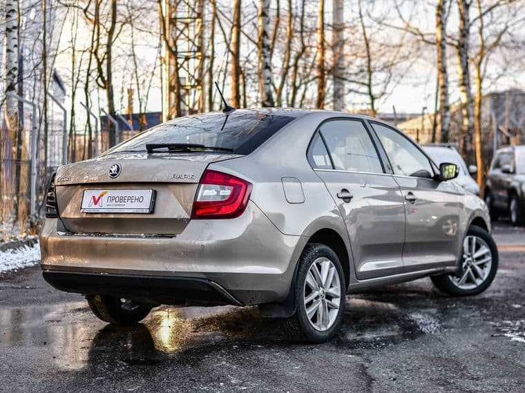 Skoda Rapid 2018 года, 222 000 км - вид 2
