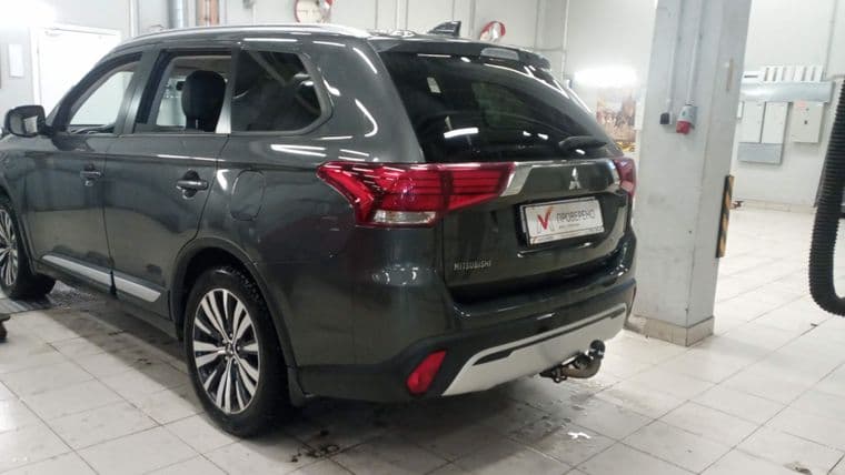 Mitsubishi Outlander, 2019 - вид 3