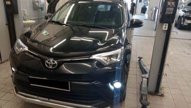 Toyota RAV4 2017 года, 157 000 км - вид 2