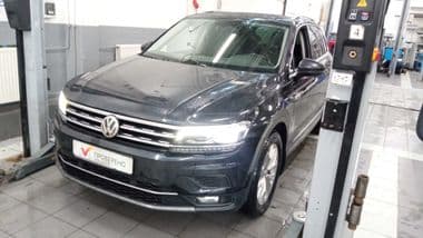 Volkswagen Tiguan 2018 года, 169 432 км - вид 1