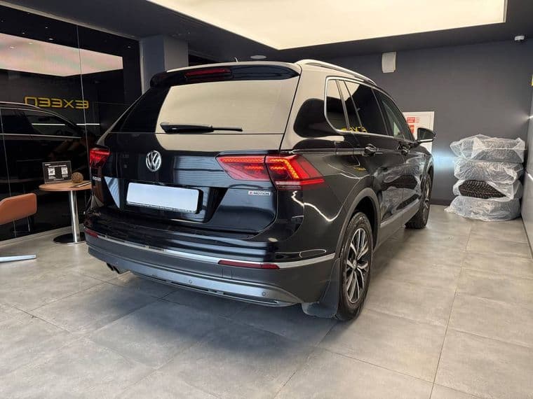 Volkswagen Tiguan, 2018 - вид 2