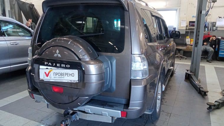 Mitsubishi Pajero, 2011 - вид 2
