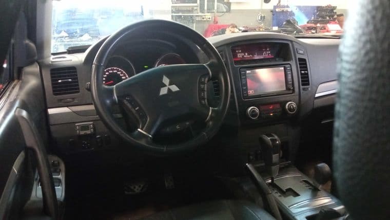 Mitsubishi Pajero, 2011 - вид 4