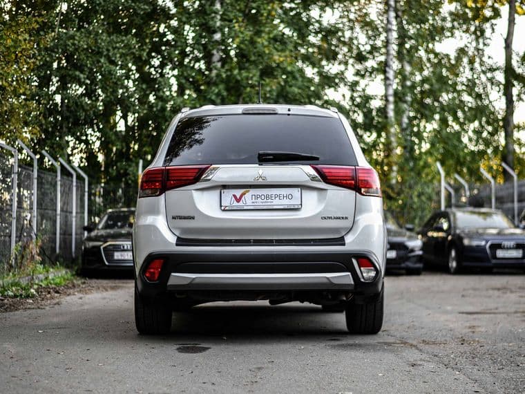 Mitsubishi Outlander, 2015 - вид 3