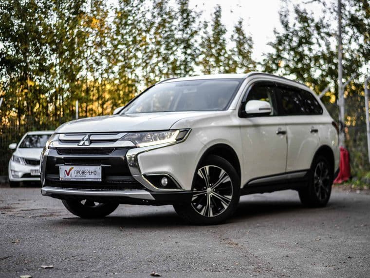 Mitsubishi Outlander, 2015