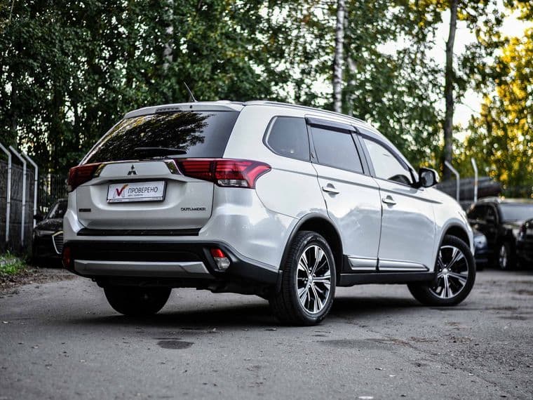 Mitsubishi Outlander, 2015 - вид 1