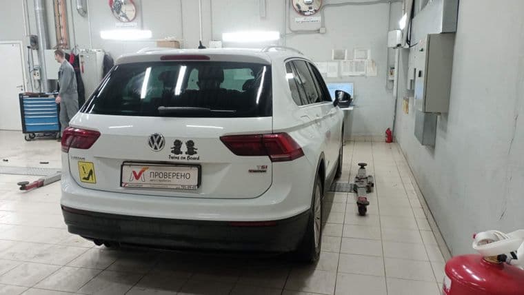 Volkswagen Tiguan, 2017 - вид 2