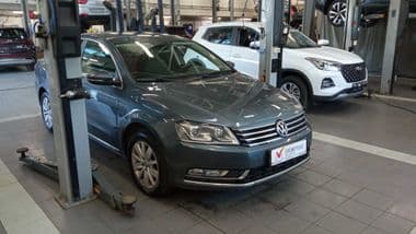 Volkswagen Passat 2013 года, 128 188 км - вид 2