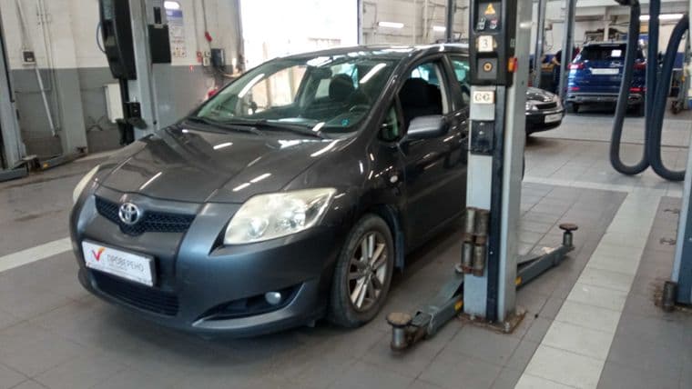 Toyota Auris 2009 года, 273 798 км - вид 1