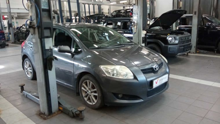 Toyota Auris 2009 года, 273 798 км - вид 2