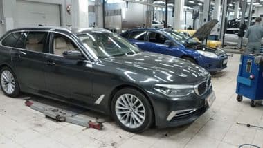 BMW 5 серия 2019 года, 93 716 км - вид 2