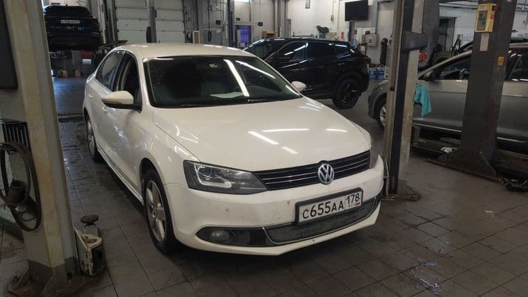 Volkswagen Jetta 2014 года, 215 967 км - вид 2
