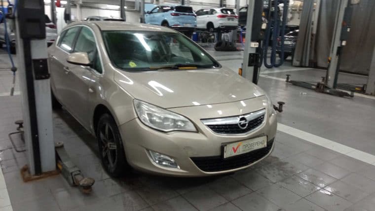 Opel Astra, 2010 - вид 2