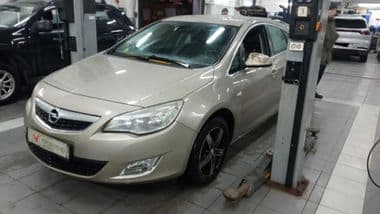 Opel Astra 2010 года, 223 790 км - вид 1