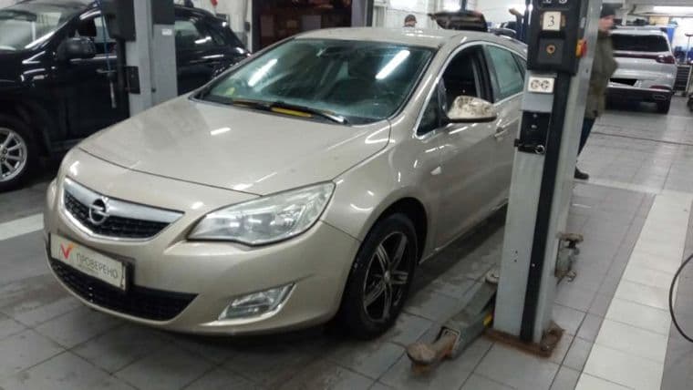 Opel Astra, 2010