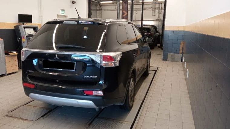 Mitsubishi Outlander, 2014 - вид 2