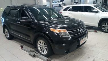 Ford Explorer 2013 года, 172 500 км - вид 2