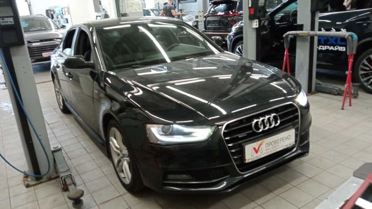 Audi A4 2014 года, 147 741 км - вид 2