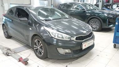 KIA Ceed 2013 года, 217 480 км - вид 2