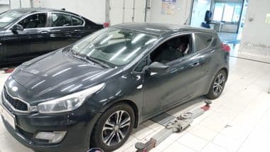 KIA Ceed 2013 года, 217 480 км - вид 1