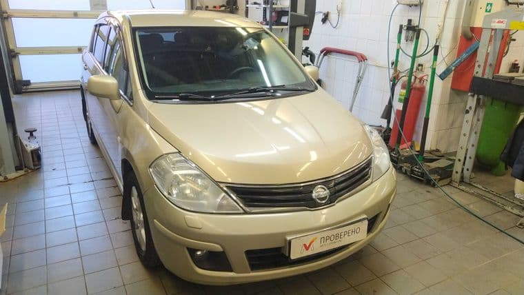 Nissan Tiida, 2010 - вид 1