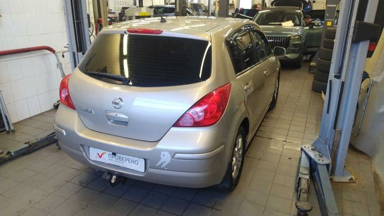 Nissan Tiida, 2010 - вид 2