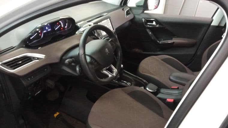 Peugeot 2008, 2014 - вид 4