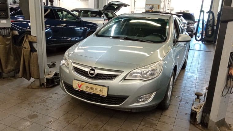 Opel Astra, 2011