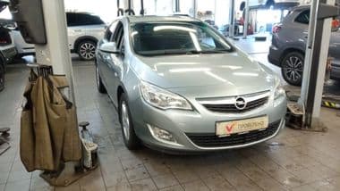 Opel Astra 2011 года, 188 122 км - вид 2