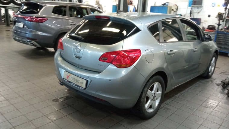 Opel Astra, 2011 - вид 2