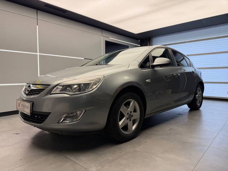 Opel Astra, 2011