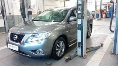 Nissan Pathfinder 2015 года, 163 406 км - вид 1