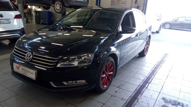 Volkswagen Passat 2011 года, 95 665 км - вид 1