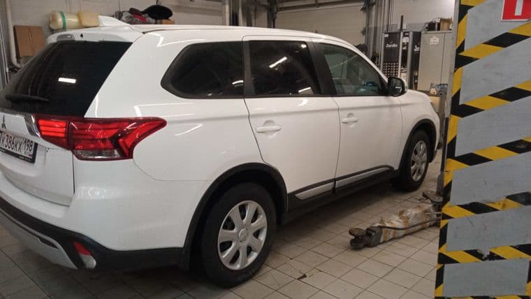 Mitsubishi Outlander 2020 года, 230 938 км - вид 2