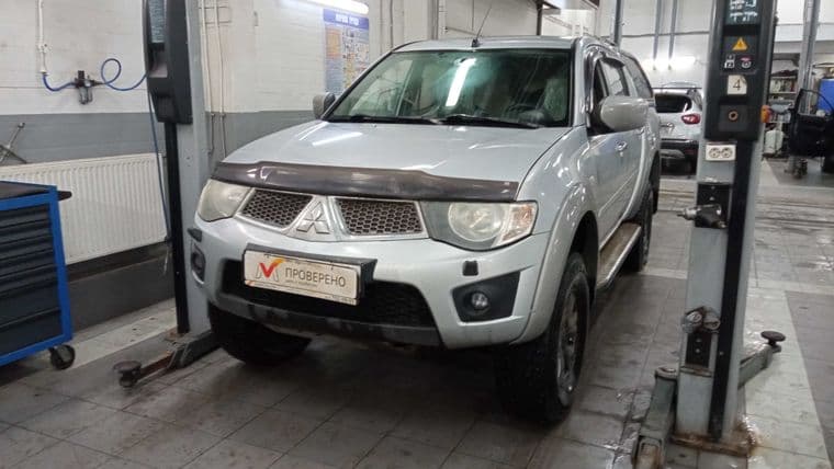 Mitsubishi L200 2012 года, 192 498 км - вид 1
