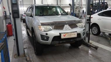 Mitsubishi L200 2012 года, 192 498 км - вид 2