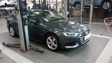 Audi A4 2020 года, 165 559 км - вид 2