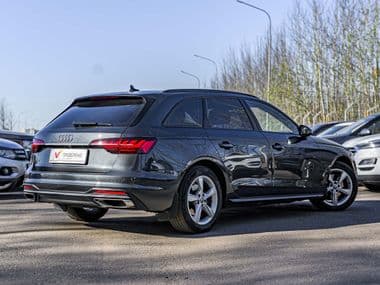 Audi A4 2020 года, 165 559 км - вид 2