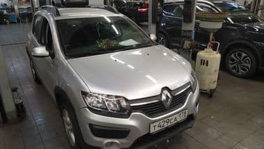Renault Sandero Stepway 2015 года, 82 028 км - вид 2