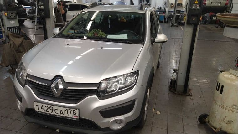 Renault Sandero Stepway 2015 года, 82 028 км - вид 1
