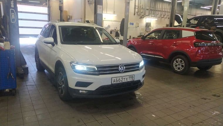 Volkswagen Tiguan 2018 года, 112 442 км - вид 2