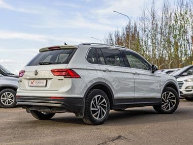 Volkswagen Tiguan 2018 года, 112 442 км - вид 2