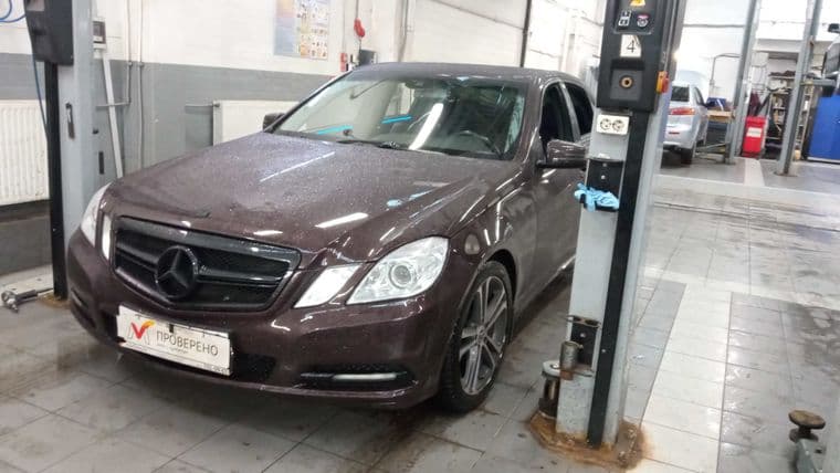 Mercedes-Benz E-класс 2010 года, 215 899 км - вид 1