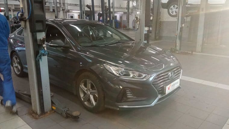 Hyundai Sonata 2018 года, 157 338 км - вид 2