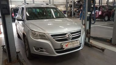 Volkswagen Tiguan 2011 года, 200 558 км - вид 2